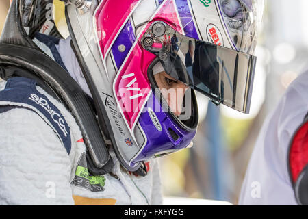 Long Beach, CA, Stati Uniti d'America. Xv Apr, 2016. Long Beach, CA - Apr 15, 2016: Katherine Legge attende di pratica per la Toyota Grand Prix di Long Beach a strade di Long Beach a Long Beach, CA. Credito: csm/Alamy Live News Foto Stock