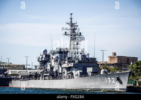 Sydney, Australia. Xv Apr, 2016. Giappone marittimo Forza di Autodifesa Hatsuyuki-class destroyer JDS Asayuki (DD-132) nella foto ancorata al Royal Australian Navy HMAS Kuttabul Base della flotta a est. JDS Asayuki prenderà parte all'annuale bilaterale Nichi Gou Trident esercizio serie con la Royal Australian Air Force e il Royal Australian Navy su 15-26 aprile. © Hugh Peterswald/Pacific Press/Alamy Live News Foto Stock