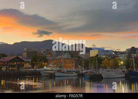 Tramonto a Constitution Dock, Hobart. Foto Stock