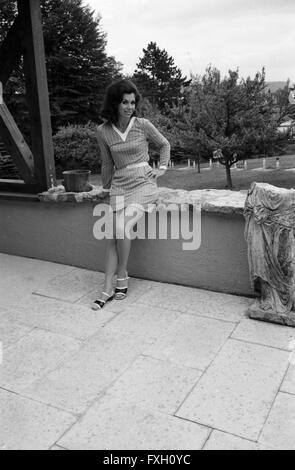 Deutsche Schauspielerin, Ärztin und Autorin Marianne Koch, Deutschland 1970er Jahre. Attrice tedesca, medico e autore Marianne Koch, Germania degli anni settanta. 24x36swNeg479 Foto Stock