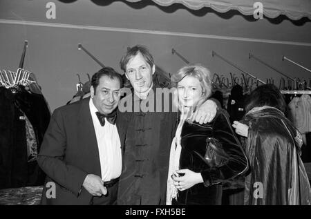 Der amerikanische Schauspieler David Carradine beim Deutschen Filmball am 16.01.1976 in München, Deutschland 1970er Jahre. Attore americano David Carradine del Deutscher Filmball il 16 gennaio 1976 a Monaco di Baviera in Germania degli anni settanta. 24x36swNegV113 Foto Stock