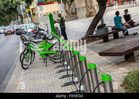 Tel-O-divertimento condivisione in bicicletta dalla stazione di Tel Aviv city, Israele Foto Stock