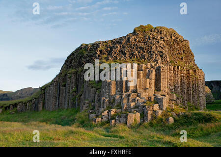 Basalto colonnare outrcop, Dverghamrar Nana (scogliere), vicino a Foss, Islanda Foto Stock