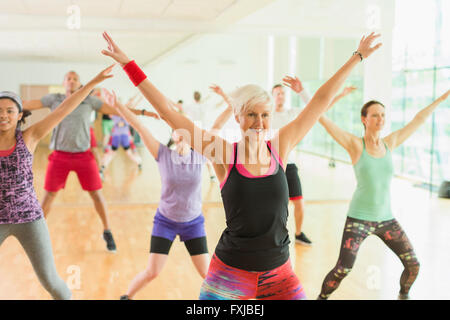 Istruttore di Fitness leader di classe di aerobica Foto Stock