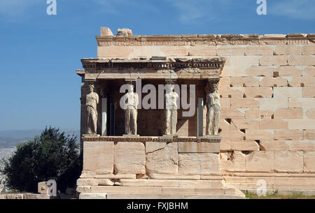 Cariatide portico dell'Eretteo sul Athenenian Acropoli di Atene, Grecia Foto Stock