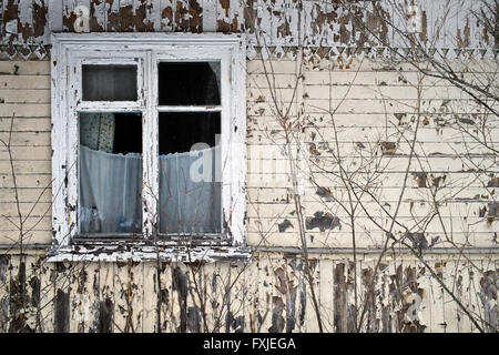 Abbandonato casa in legno Foto Stock