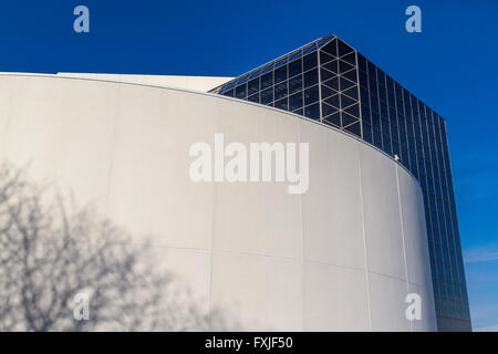 L'esterno della John F Kennedy Presidential Library and Museum, dedicato alla memoria del 35° presidente, Boston, Massachusetts, USA Foto Stock