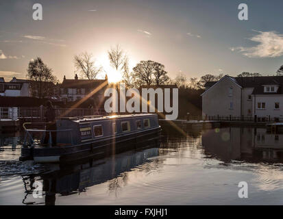 Barge sul Canal Ratho come tramonti Pic Pietro Devlin Foto Stock