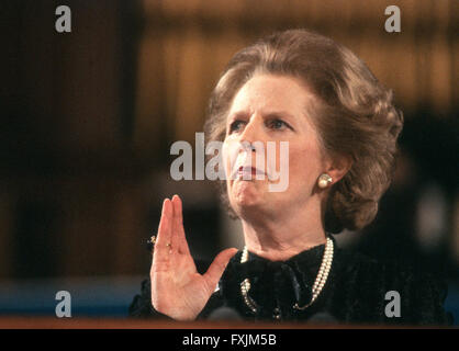 Ex primo ministro Margaret Thatcher parlando alla conferenza conservatore Foto Stock