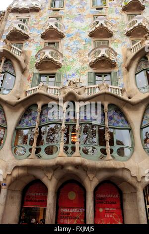 Casa Battlo nel centro della città di Barcellona, Spagna è uno di Antoni Gaudì più famosi edifici. Foto Stock