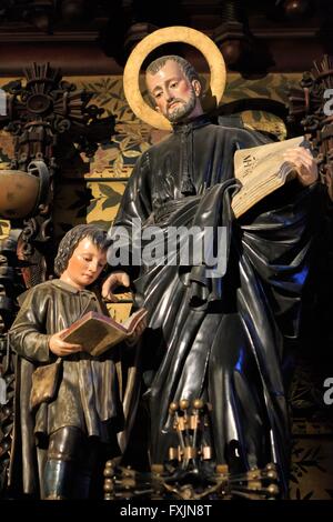 Christian opere d'arte all'interno del monastero di Montserrat nella periferia di Barcellona, Spagna Foto Stock