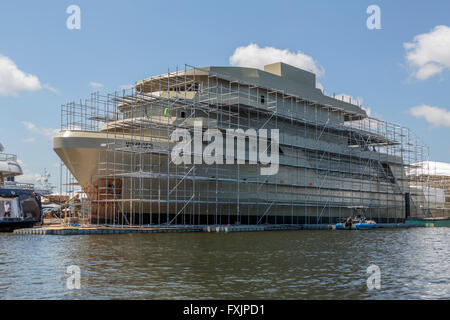 Super Yacht costruttori in un cantiere navale in Florida USA Foto Stock
