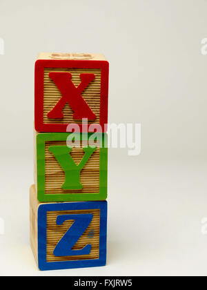 Bambini i blocchi di costruzione l'ortografia della parola xyz. Foto Stock