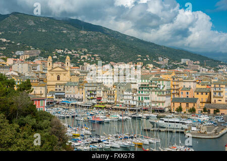 Il porto vecchio, Vieux Port, Port de Plaisance, marina con la chiesa di Saint Jean Baptiste, Bastia, Haute-Corse, costa Nord, Corsica Foto Stock