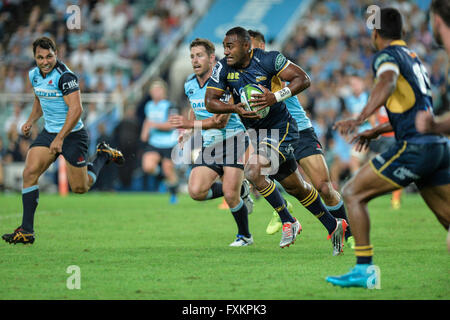 Lo Stadio Allianz, Sydney, Australia. Xvi Apr, 2016. Super Rugby. Waratahs versus Brumbies. Centro Brumbies Tevita Kuridrani in azione. Il Brumbies ha vinto 26-20. Credito: Azione Sport Plus/Alamy Live News Foto Stock