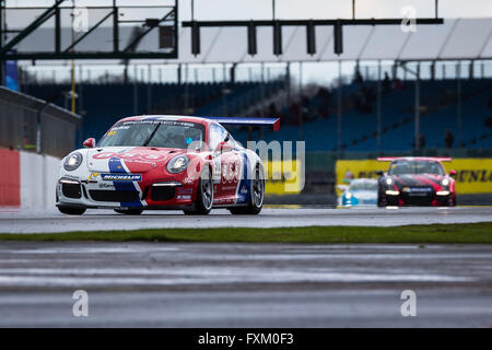 Circuito di Silverstone Northamptonshire UK. Xvi Apr, 2016. Round 3 della Porsche Carrera Cup GB 2016. #91 Dan MCKAY (GBR) - IN2 Racing © Azione Sport Plus/Alamy Live News Foto Stock