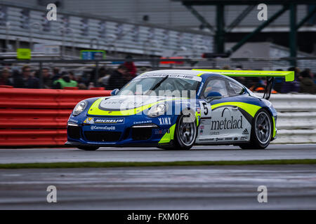 Circuito di Silverstone Northamptonshire UK. Xvi Apr, 2016. Round 3 della Porsche Carrera Cup GB 2016. #5 Stephen Jelley (GBR) - Team Parker Racing © Azione Sport Plus/Alamy Live News Foto Stock