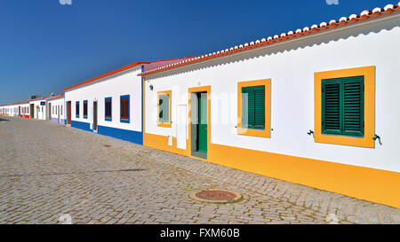 Portogallo Alentejo: architettura tipica del villaggio ricostruito Aldeia da Luz Foto Stock