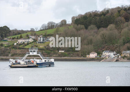 A Dartmouth per Kingswear maggiore traghetto per auto nel fiume Dart off Dartmouth Devon UK Foto Stock