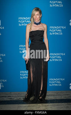 New York, NY USA - Aprile12, 2016: Svetlana Brista assiste Foundation Fighting Blindness Gala a Cipriani 25 Broadway Foto Stock