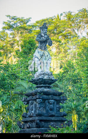 Pura Tirta Empul Statua in Ubud, Bali, Indonesia Foto Stock