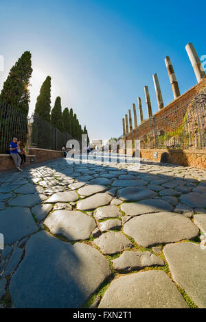 Th vecchia strada dal Colosseo al Foro romano Foto Stock