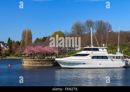 Granville Island - una penisola e il quartiere dello shopping di Vancouver, British Columbia, Canada. Foto Stock