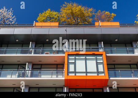 Parete del moderno edificio di appartamenti a Vancouver, BC, Canada Foto Stock