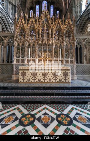 L'altare maggiore, Cattedrale di Ely, Cambridgeshire, England, Regno Unito Foto Stock