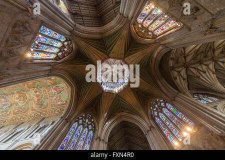 Il soffitto della navata e la lanterna, visto dall'Ottagono, Cattedrale di Ely, Cambridgeshire, England, Regno Unito Foto Stock