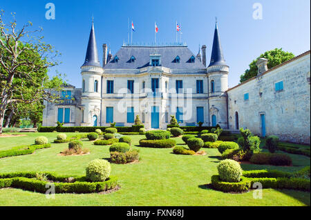 Château Palmer in una limpida giornata di sole. È considerato uno dei migliori produttori di vino Margaux, Bordeaux Foto Stock