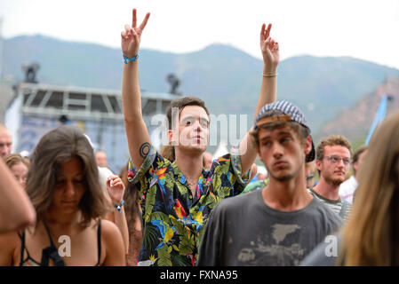 BENICASSIM, Spagna - 18 luglio: la folla in un concerto presso la FIB Festival il 18 luglio 2014 a Benicassim, Spagna. Foto Stock