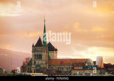 Ginevra cityscape panoramica con St Pierre Cattedrale di Ginevra in Svizzera. Foto Stock