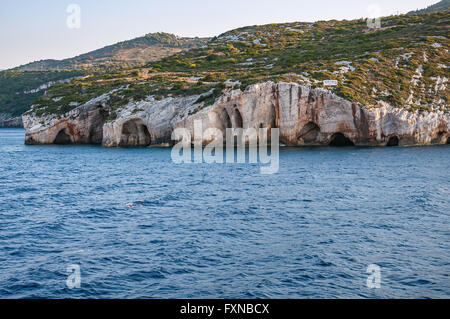 Grotte blu sull'isola di Zante visto dalla barca Foto Stock