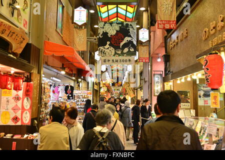 Mercato Nishiki, Kyoto, Giappone Foto Stock