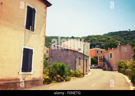 Street View di Piana città in estate. La Corsica, Francia. Vintage correzione tonale filtro foto, vecchio stile instagram effetto Foto Stock