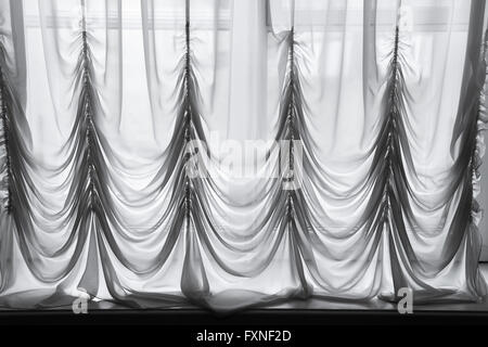 Decorativo in tulle bianco con pieghe pattern, foto di sfondo texture Foto Stock