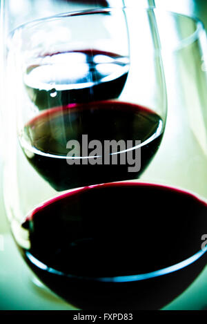 Bicchieri di vino rosso Foto Stock