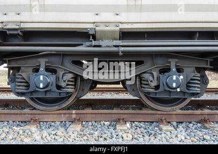 Carrello di un carro merci con telaio, molle, le ruote e i cuscinetti assale Foto Stock