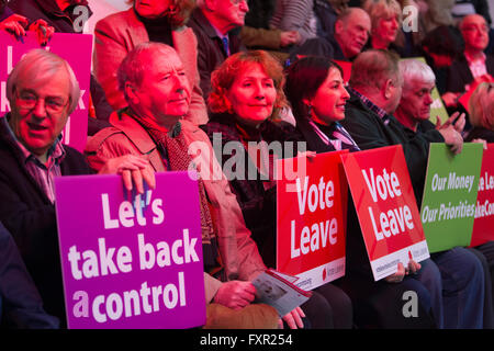 Brexit sostenitori a Manchester per Boris Johnston MP a "voto lasciare' rally a lasciare l'euro sull'23 giugno referendum. Foto Stock