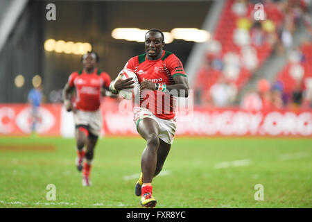 Singapore. Xvii Apr, 2016. Oscar Avugwi Ayodi (KEN), 17 aprile 2016 - Rugby : HSBC Sevens World Series, Singapore Sevens corrispondono a Kenya e Isole Figi (finali di Coppa) presso lo Stadio Nazionale di Singapore. © Haruhiko Otsuka/AFLO/Alamy Live News Foto Stock