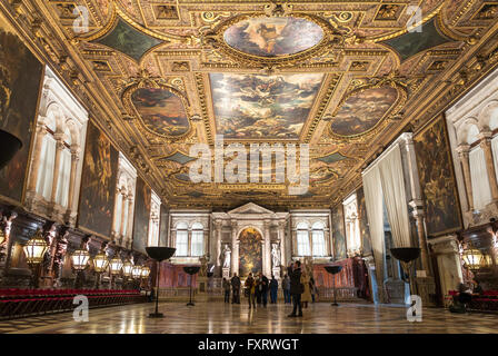 Venezia, Scuola Grande di San Rocco, Sala Superiore - Sala superiore interno decorato da Tintoretto. Foto Stock