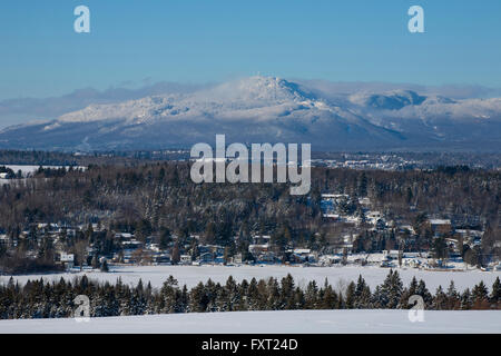 Montare Orford, Orford Mountain Range in inverno, Eastern Townships, Quebec, Canada Foto Stock