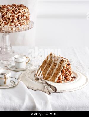 Il tiramisù torta tradizionale sul tavolino da tè Foto Stock