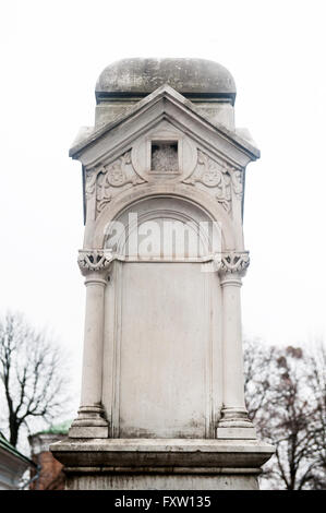 Vecchia architettura classica della cappella a Lviv Foto Stock