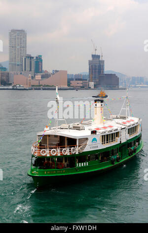 STAR per i passeggeri dei traghetti nel porto di Victoria Harbour HONG KONG CINA 04 Maggio 2015 Foto Stock