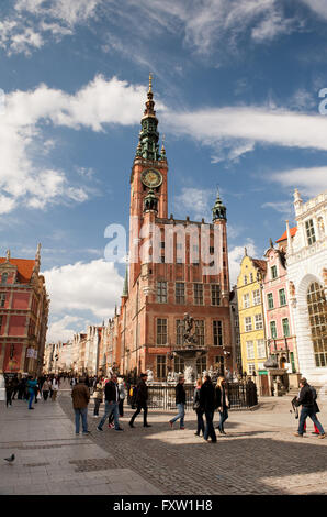 Municipio principale esterno in primavera, nome polacco Ratusz Miasta, edificio storico situato a Long Lane in Gdansk Foto Stock