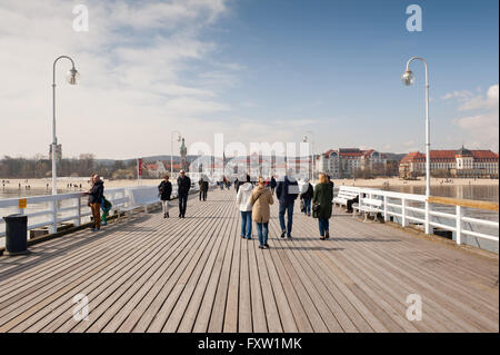 Sopot vista dal molo, famoso a piedi in legno jetty in Polonia, Europa, inizio stagione primaverile, freddo giorno di aprile, visitando la Pomerania Foto Stock