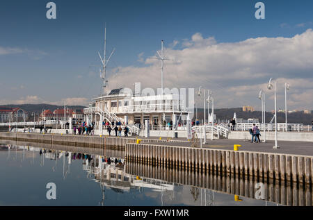 Sopot Meridian Restaurant presso il molo, polacco Molo w Sopocie, famoso a piedi in legno jetty in Polonia, Europa, poche persone a piedi Foto Stock