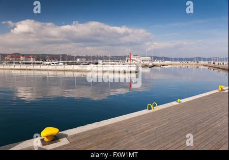 Sopot Pier marina, famoso molo a piedi in Polonia, Europa, inizio stagione primaverile, freddo giorno di aprile, visitando il viaggio di Pomerania Foto Stock